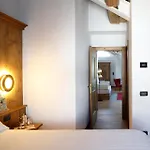 Cortina Hotel
