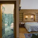 Cortina Hotel 4*