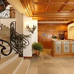 Cortina Hotel 4*