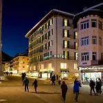 Cortina 4*