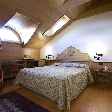 Отель Cortina 4*