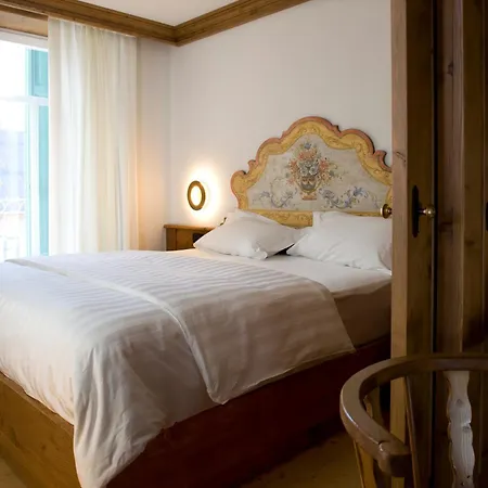 Ξενοδοχείο Cortina 4*