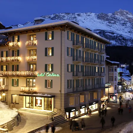Отель Cortina 4*