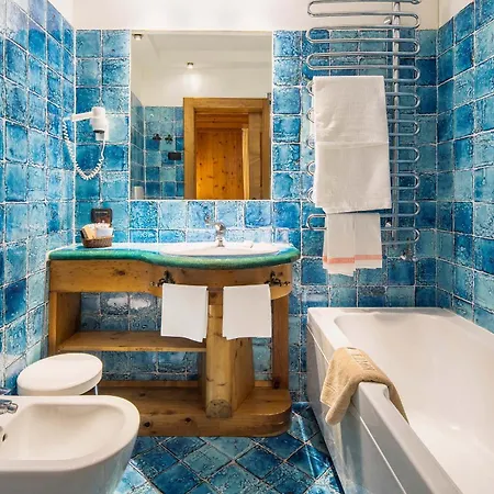 Cortina Hotel