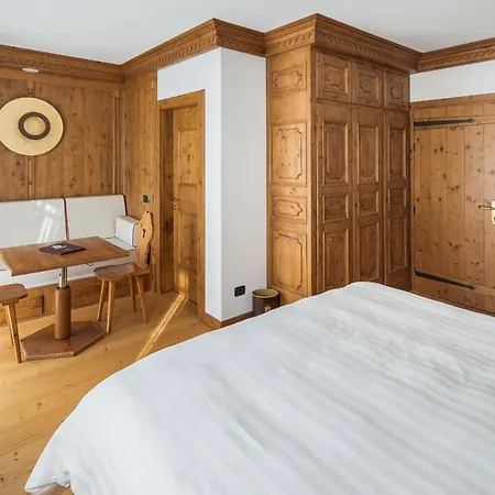 Hotel Cortina 4*