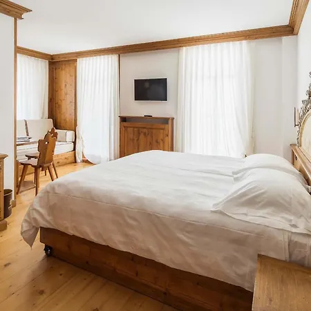 Cortina 4*
