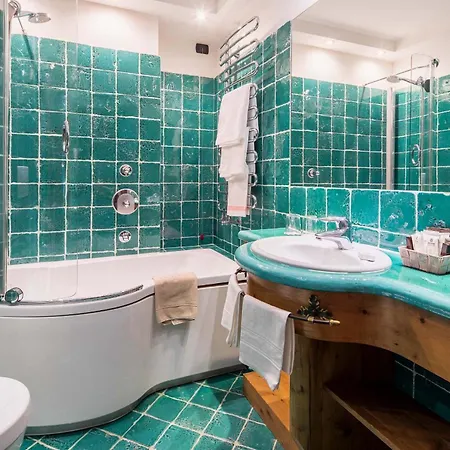 Cortina Hotel 4*