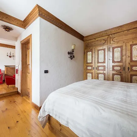 Hotel Cortina 4*