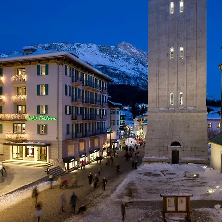 Отель Cortina