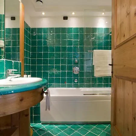 Cortina Hotel 4*