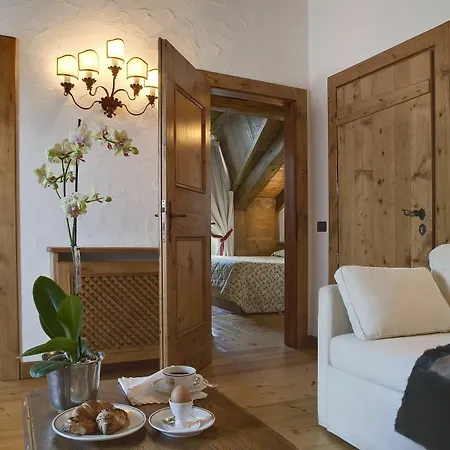 Hotel Cortina 4*
