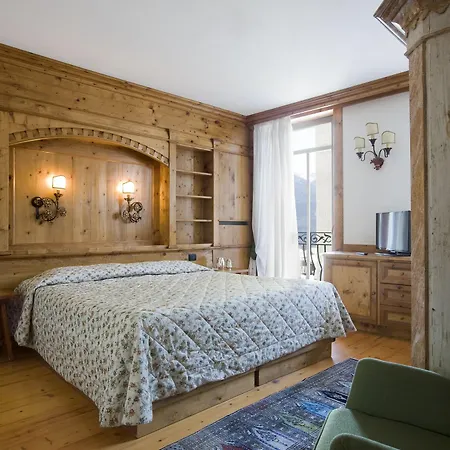 Hotel Cortina 4*