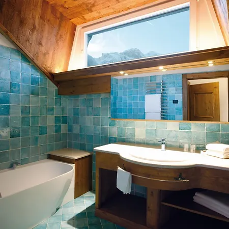 Cortina Hotel 4*