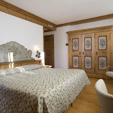 Hotel Cortina 4*