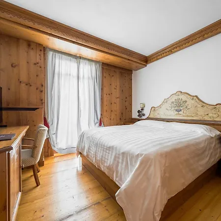 Szálloda Cortina 4*