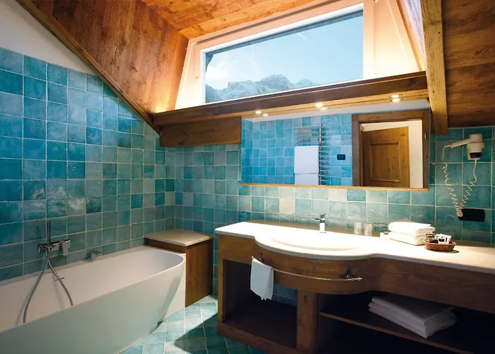 Cortina Hotel 4*