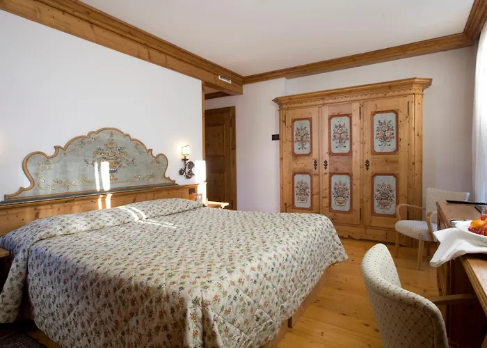 فندق Cortina 4*